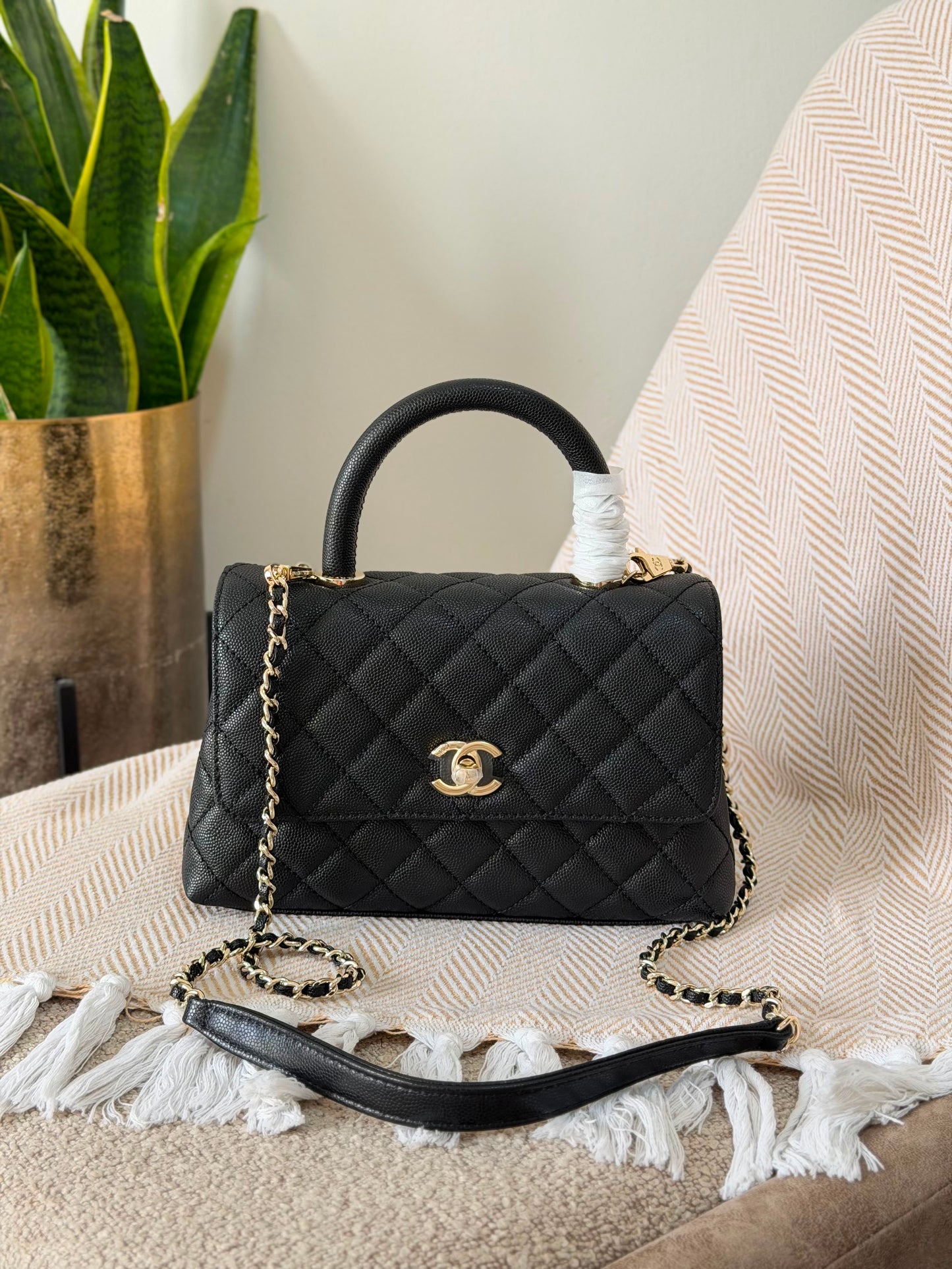 CHANEL caviar leather coco handle flap bag 23 CM