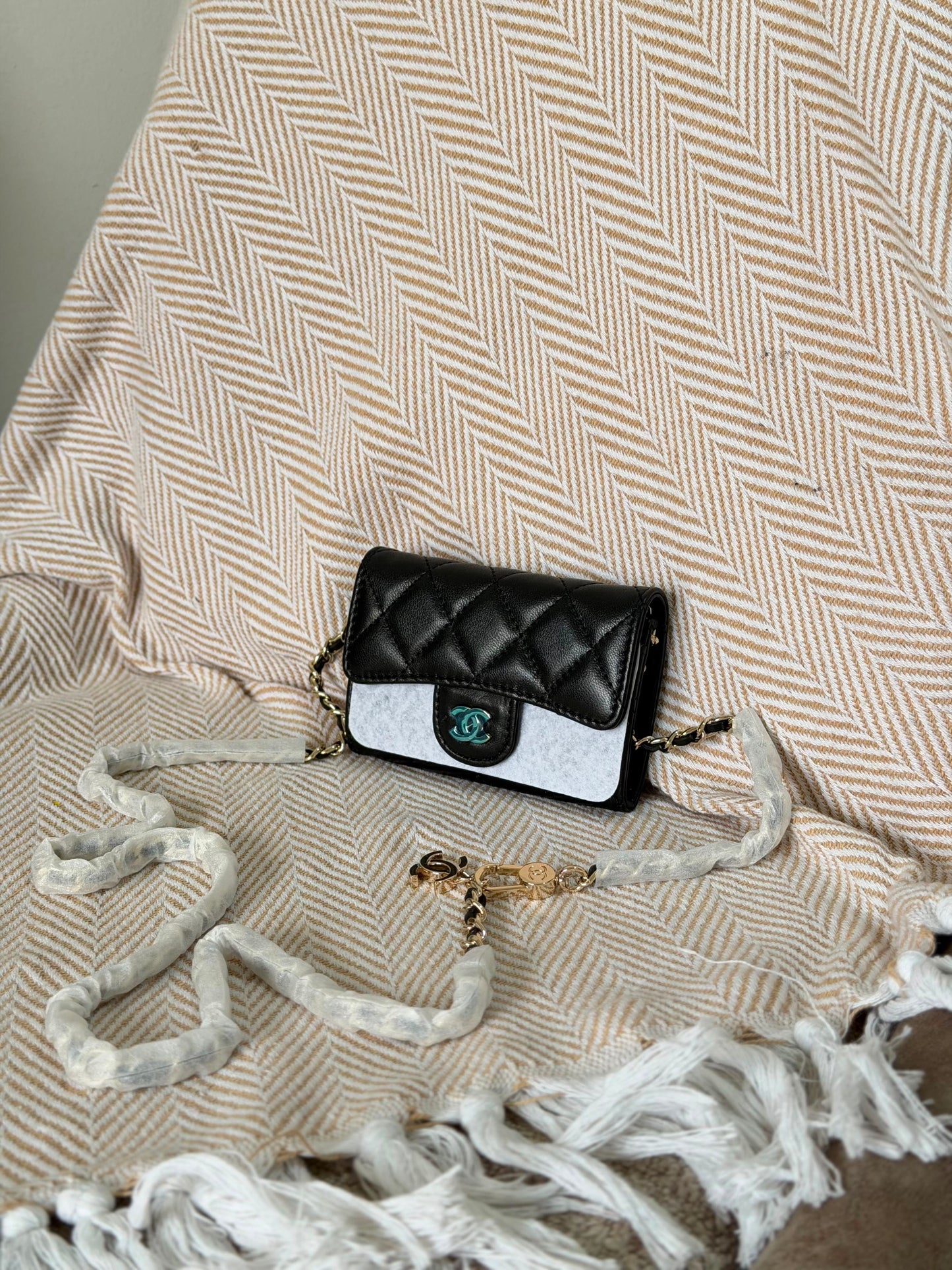 Chanel mini chain card holder 11CM