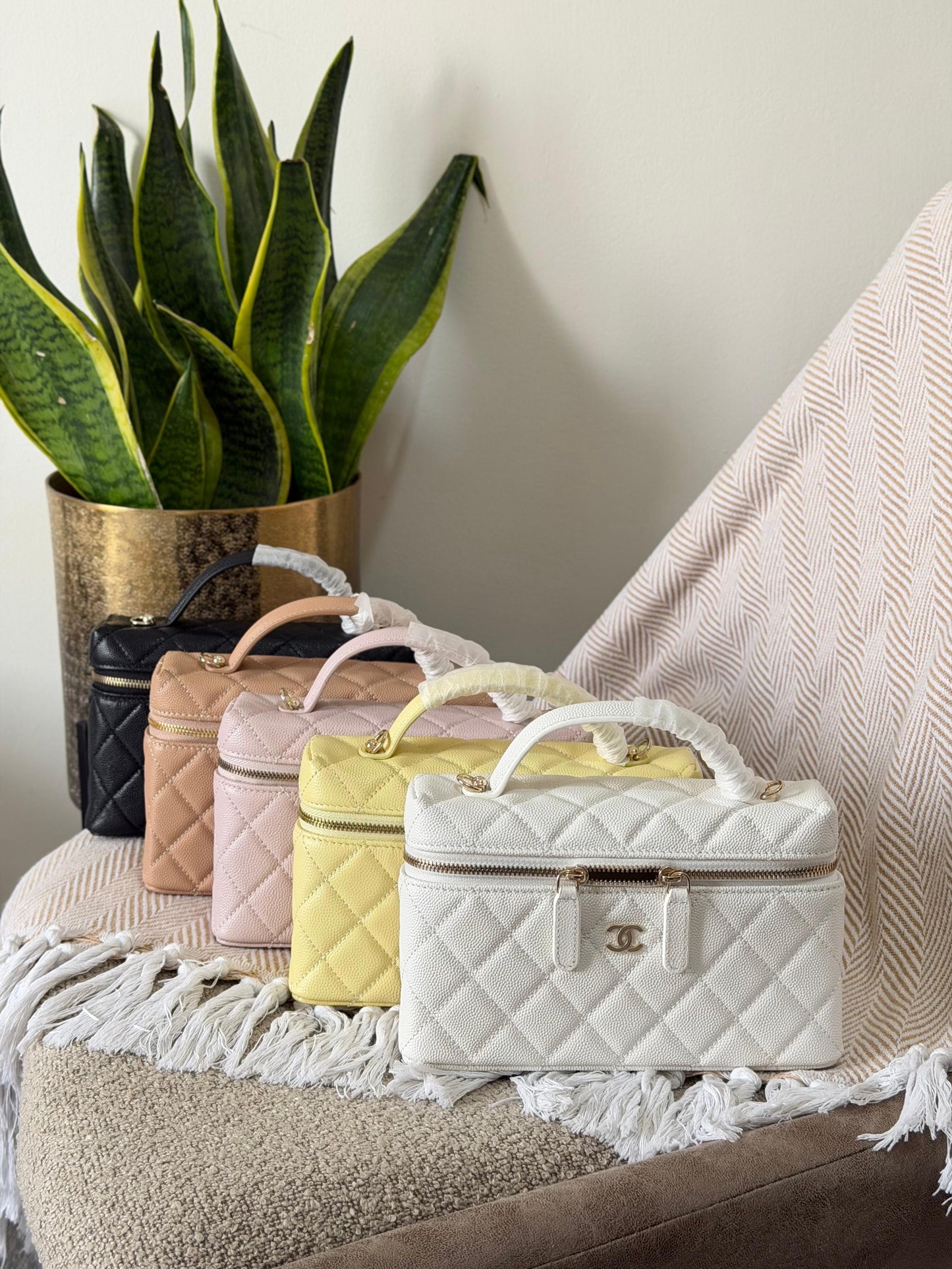Chanel vanity cases 19 CM