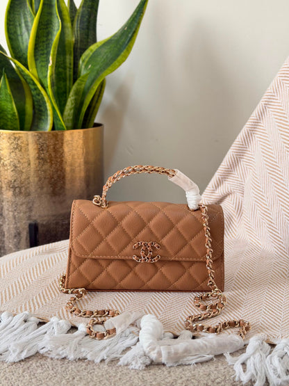 Chanel Kelly top handle bag 18 CM